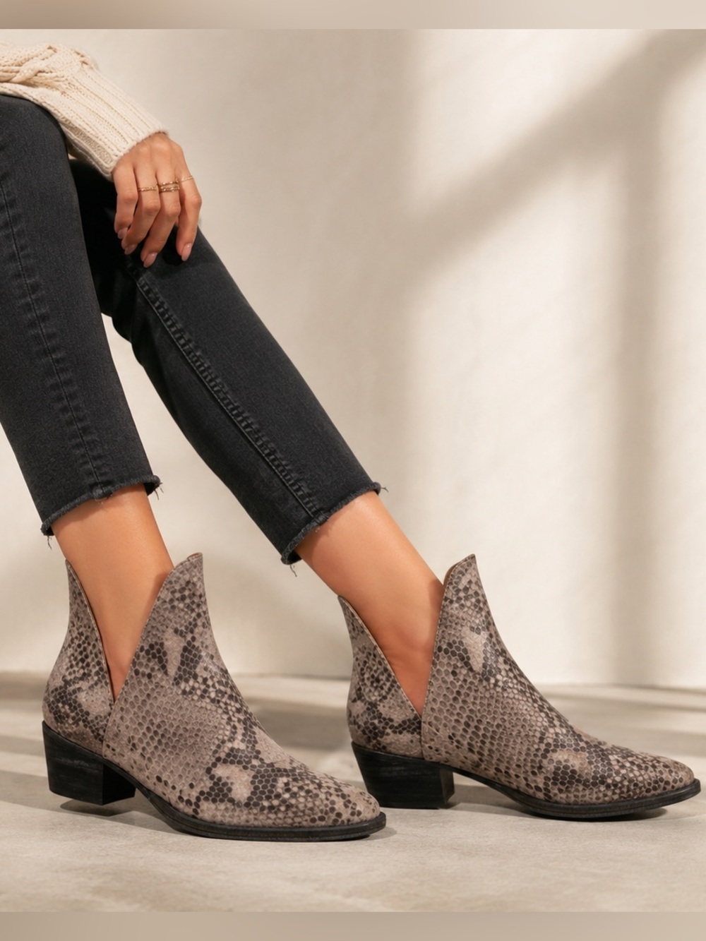 Free people collection animal charmed, double V python multi size 38.5
